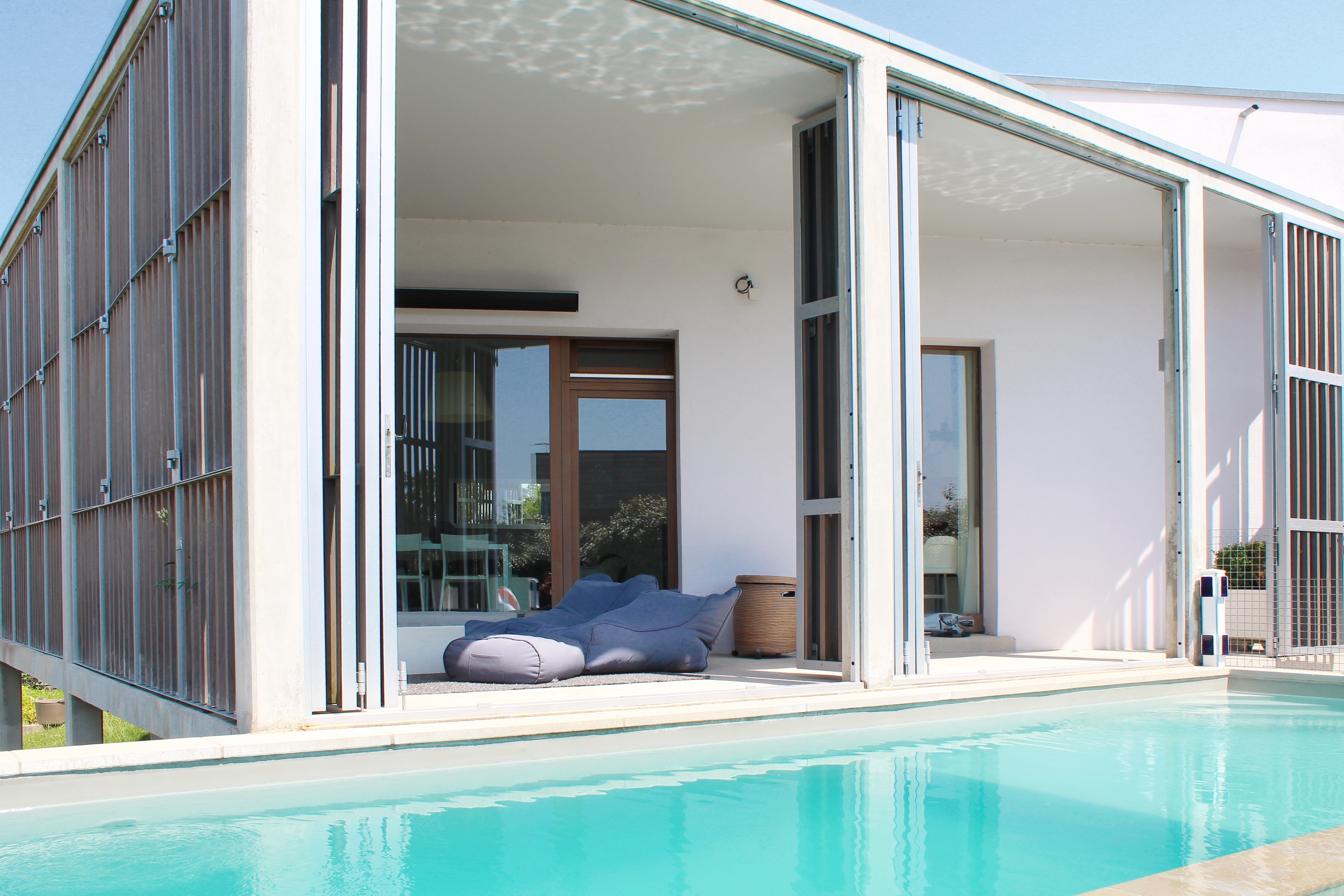 Villa R